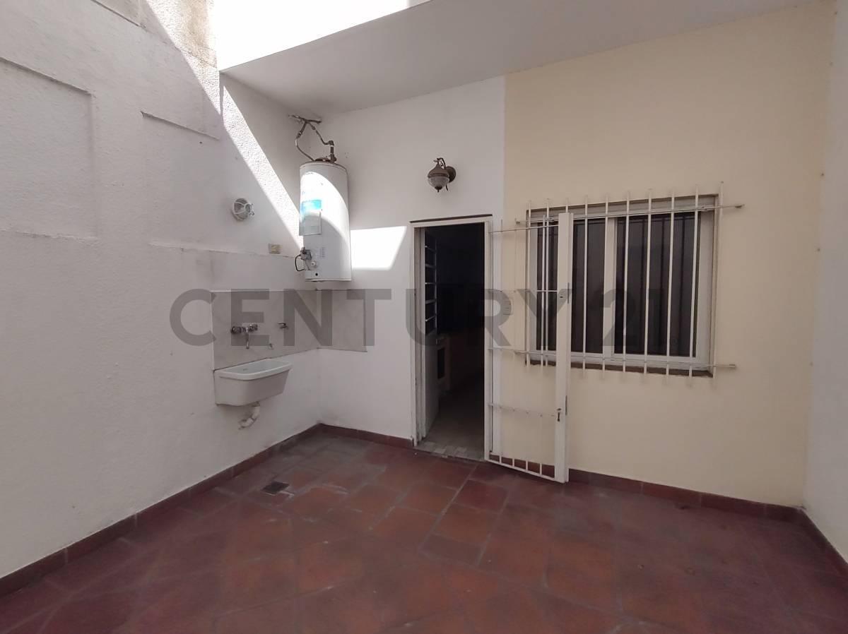 Foto de venta PH 3 ambientes, cochera, patio, sin expensas, Apto Credito, imagen 2