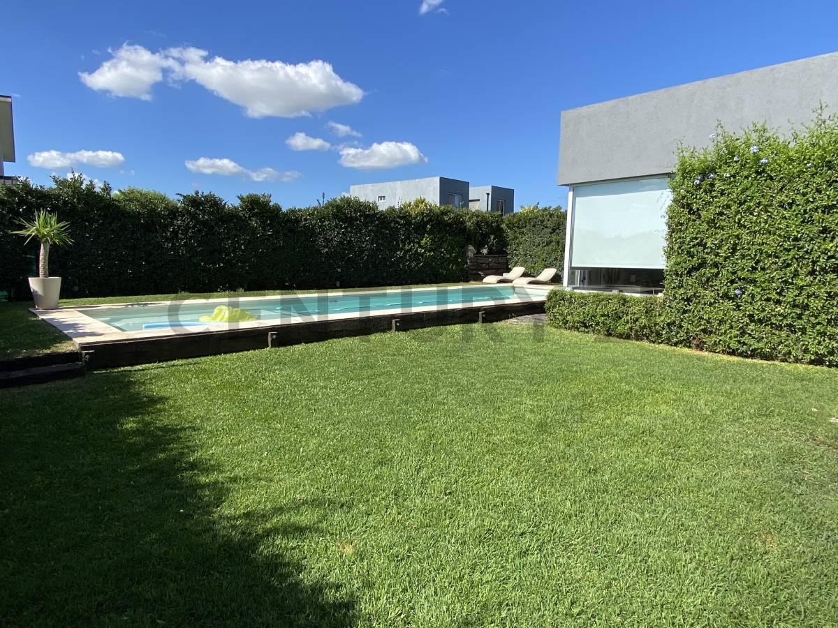 Foto de CASA CON PILETA CLIMATIZADA Y PARQUIZADA, imagen 2