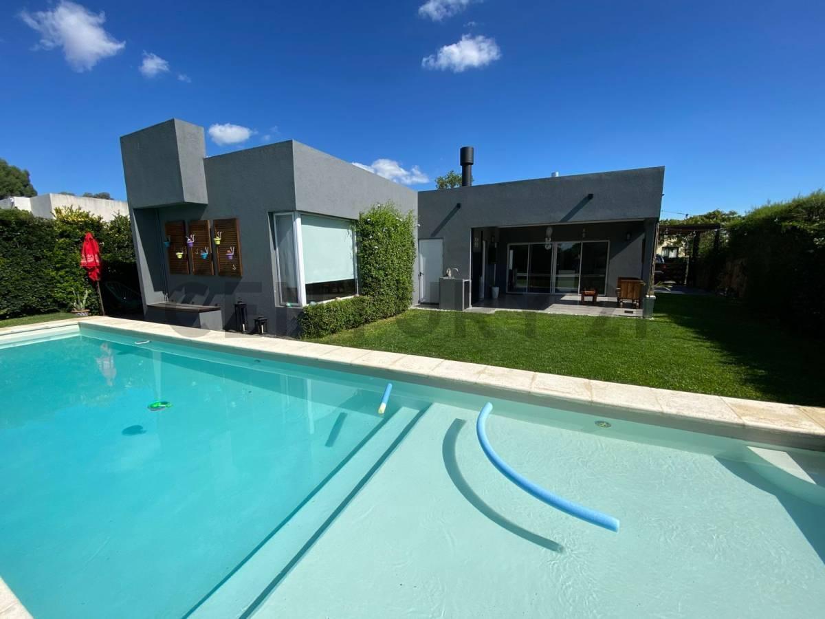 Foto de CASA CON PILETA CLIMATIZADA Y PARQUIZADA, imagen 1