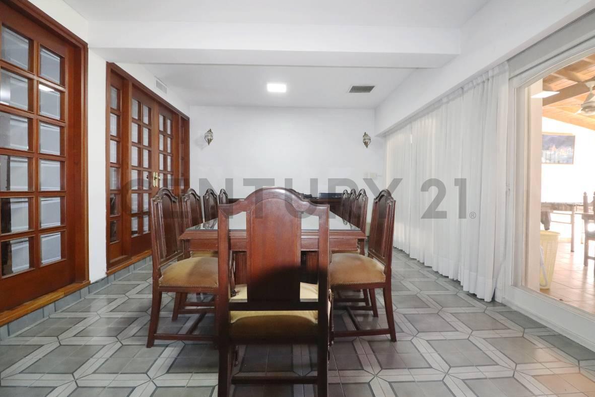 Foto de Venta casa 4 ambientes con pileta, Munro, Vte. Lopez, imagen 1