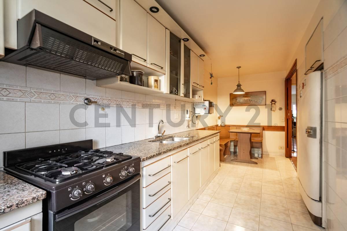 Foto de NVO. VALOR !!! VENTA DEPTO PISO COMPLETO, 4 AMBIENTES, BELGRANO R C/, imagen 3