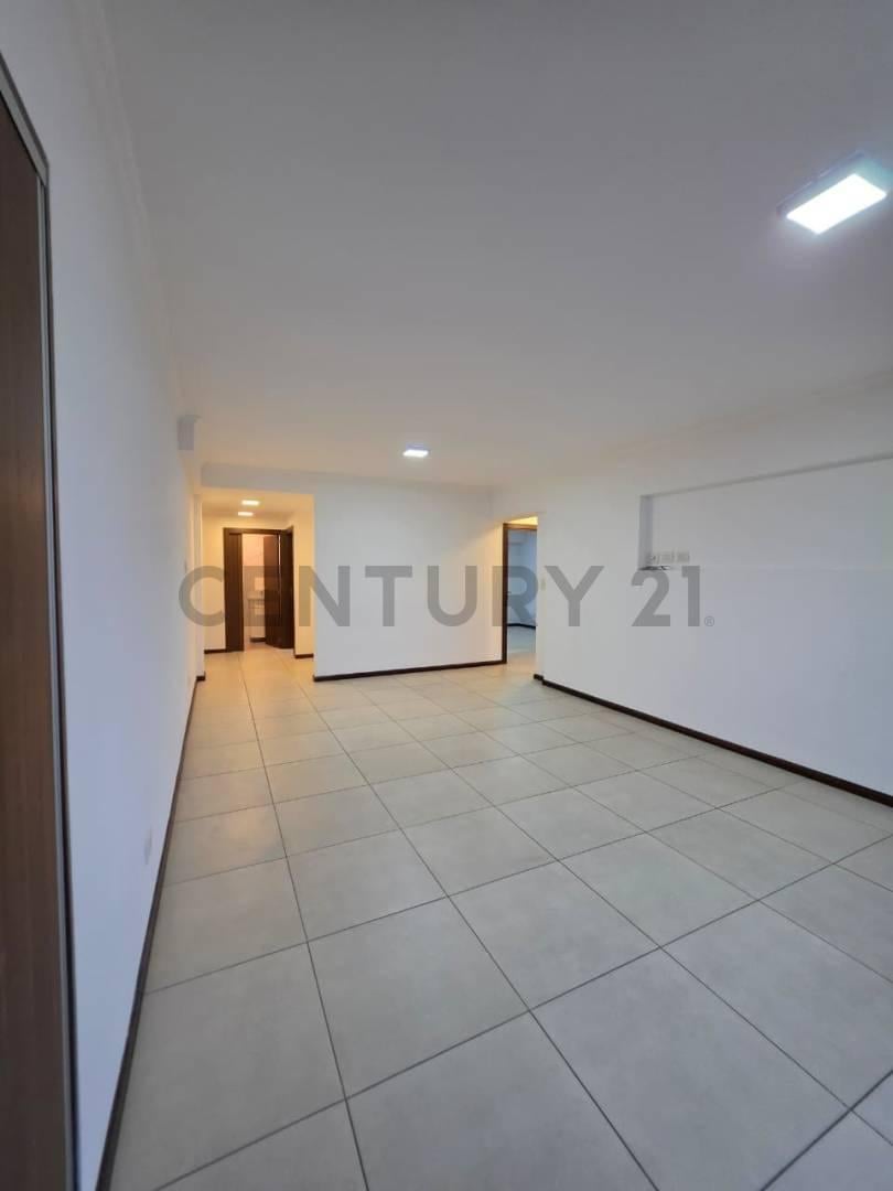 Foto de VENTA TRES AMBIENTES PISO 11 EN MONSERRAT, imagen 4
