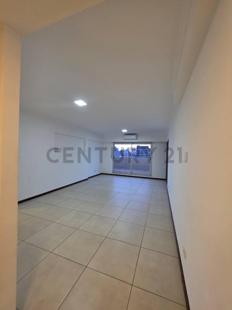 Foto de VENTA TRES AMBIENTES PISO 11 EN MONSERRAT, imagen 3