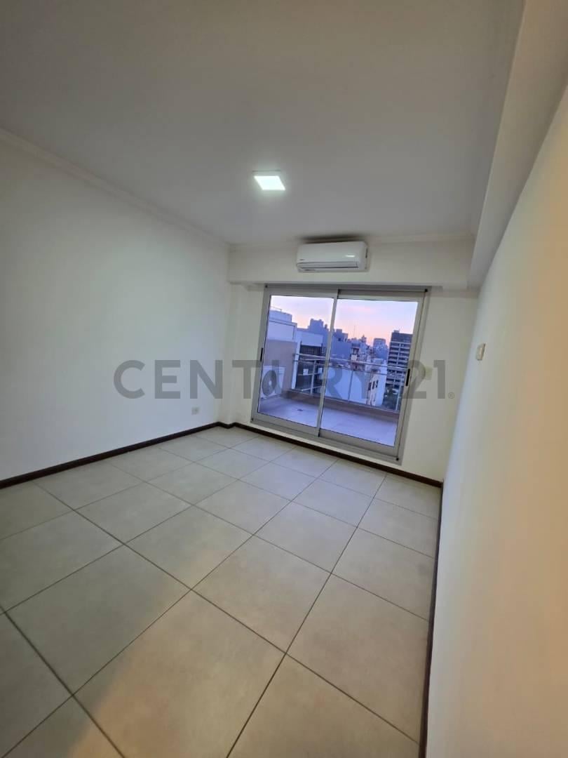 Foto de VENTA TRES AMBIENTES PISO 11 EN MONSERRAT, imagen 2