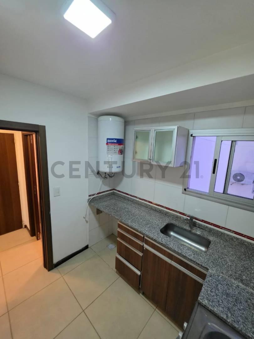 Foto de VENTA TRES AMBIENTES PISO 11 EN MONSERRAT, imagen 5