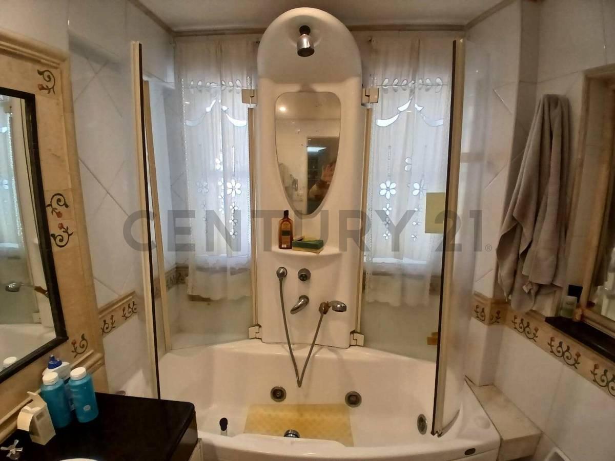 Foto de VENTA-DEPARTAMENTO EN LAS CAÑITAS, 3 AMBIENTES CON DEPENDENCIA, COCHERA, imagen 5