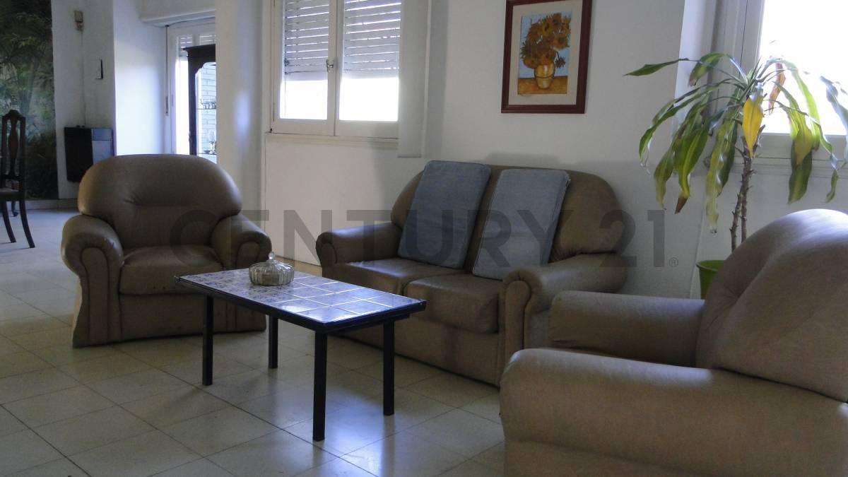 Foto de VENTA CASA 4 AMBIENTES+ DEPENDENCIA EN LONGCHAMPS. PARQUE ARBOLADO Y, imagen 4