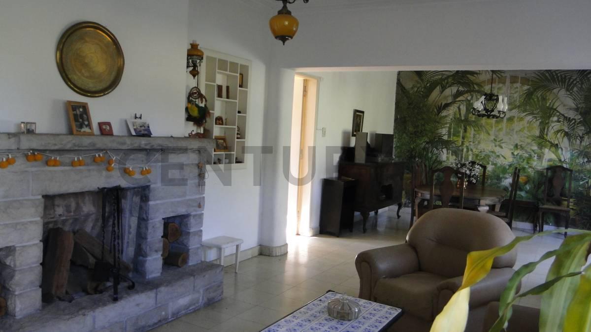 Foto de VENTA CASA 4 AMBIENTES+ DEPENDENCIA EN LONGCHAMPS. PARQUE ARBOLADO Y, imagen 3