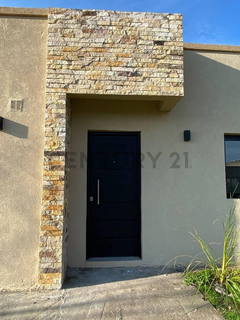 Foto de CASA EN UNA PLANTA CON PERGOLA PARA AUTO, imagen 5