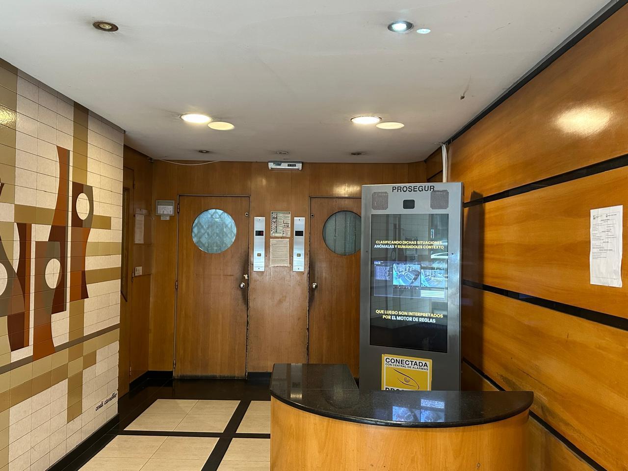 Foto de VENTA 2 AMB C/BALCÓN FRENTE Y COCHERA SAN NICOLAS, imagen 3