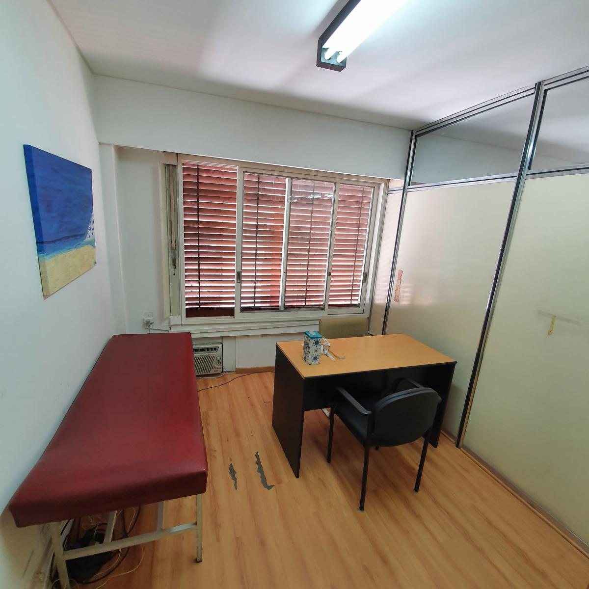Amplio Dpto. con Recepción y 6 Oficinas o Consultorios 4
