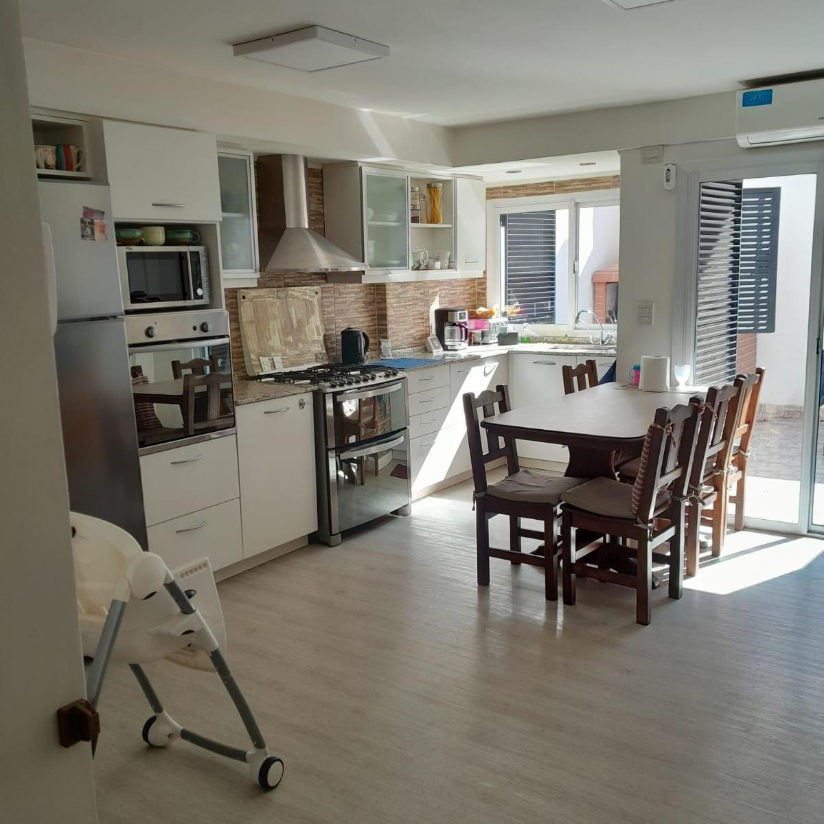 Excelente Duplex Tot. Reciclado con 3 Dorm. y Cochera Cubierta 5