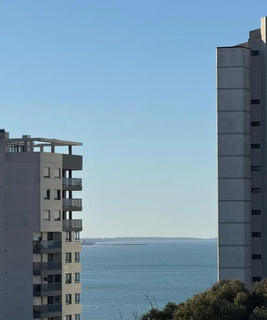 Venta piso de 4 ambientes con balcón corrido y vista al mar, La Perla 4