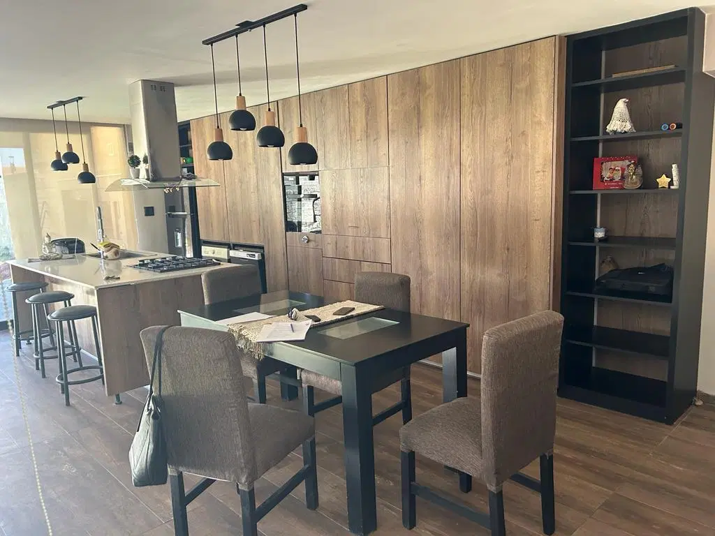 Casa en  barrio caisamar 5
