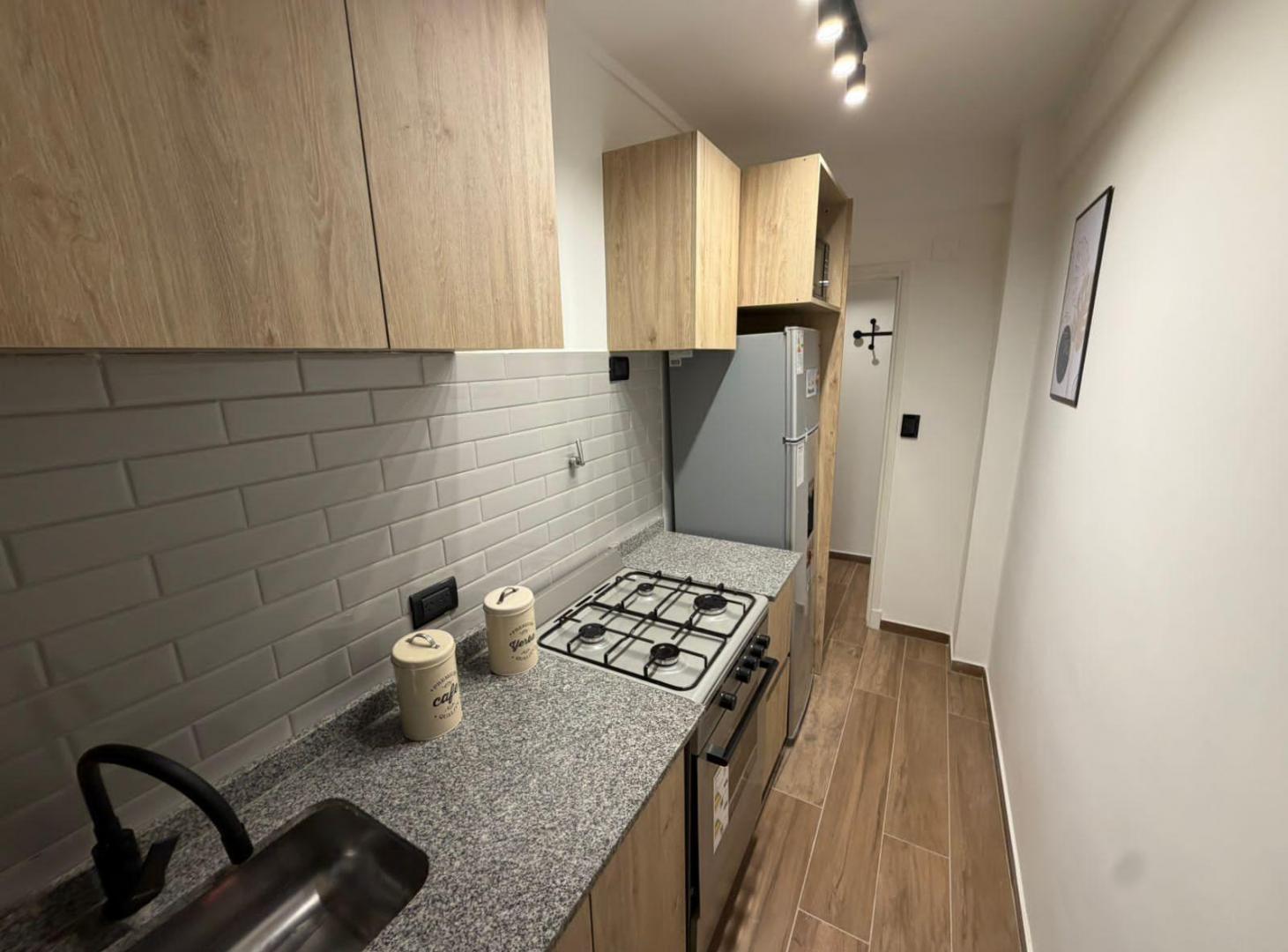 Foto de Venta 2 ambientes a la calle con balcón saliente Centro Mar del Plata, imagen 5