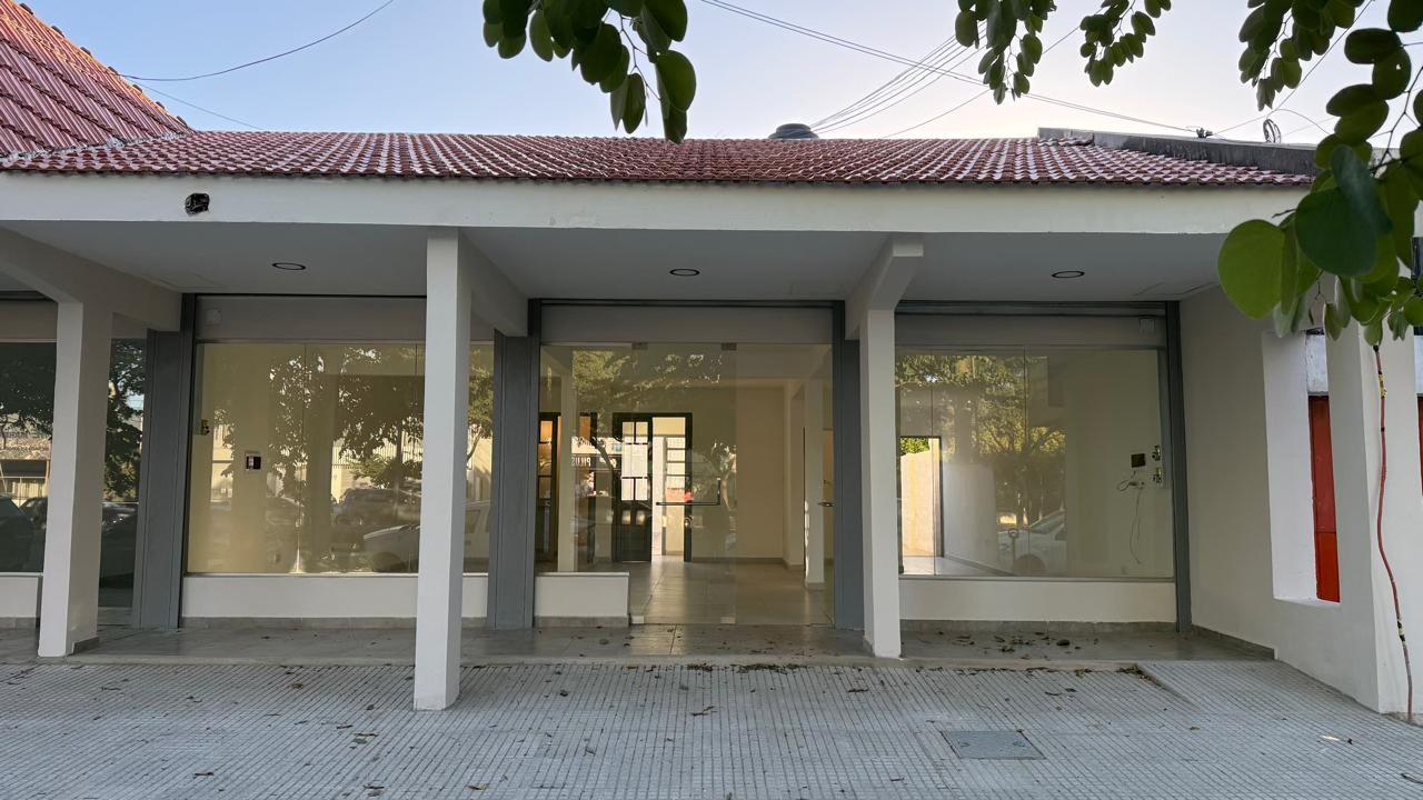 ALQUILO LOCAL COMERCIAL – MONSEÑOR PABLO CABRERA 4273 – 75 m² + PATIO - POETA LUGONES