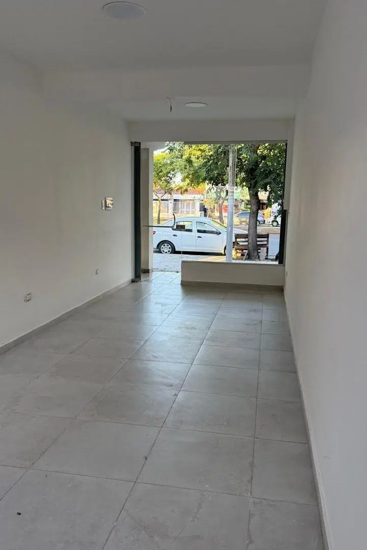 Alquilo Local Comercial – Monseñor Pablo Cabrera 4273 – 25 m² + Patio - Poeta Lugones 4