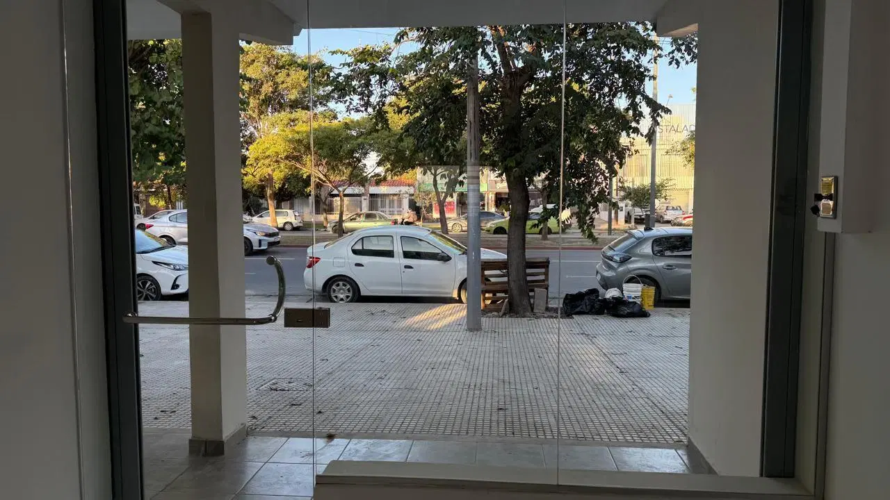 Alquilo Local Comercial – Monseñor Pablo Cabrera 4273 – 25 m² + Patio - Poeta Lugones 3