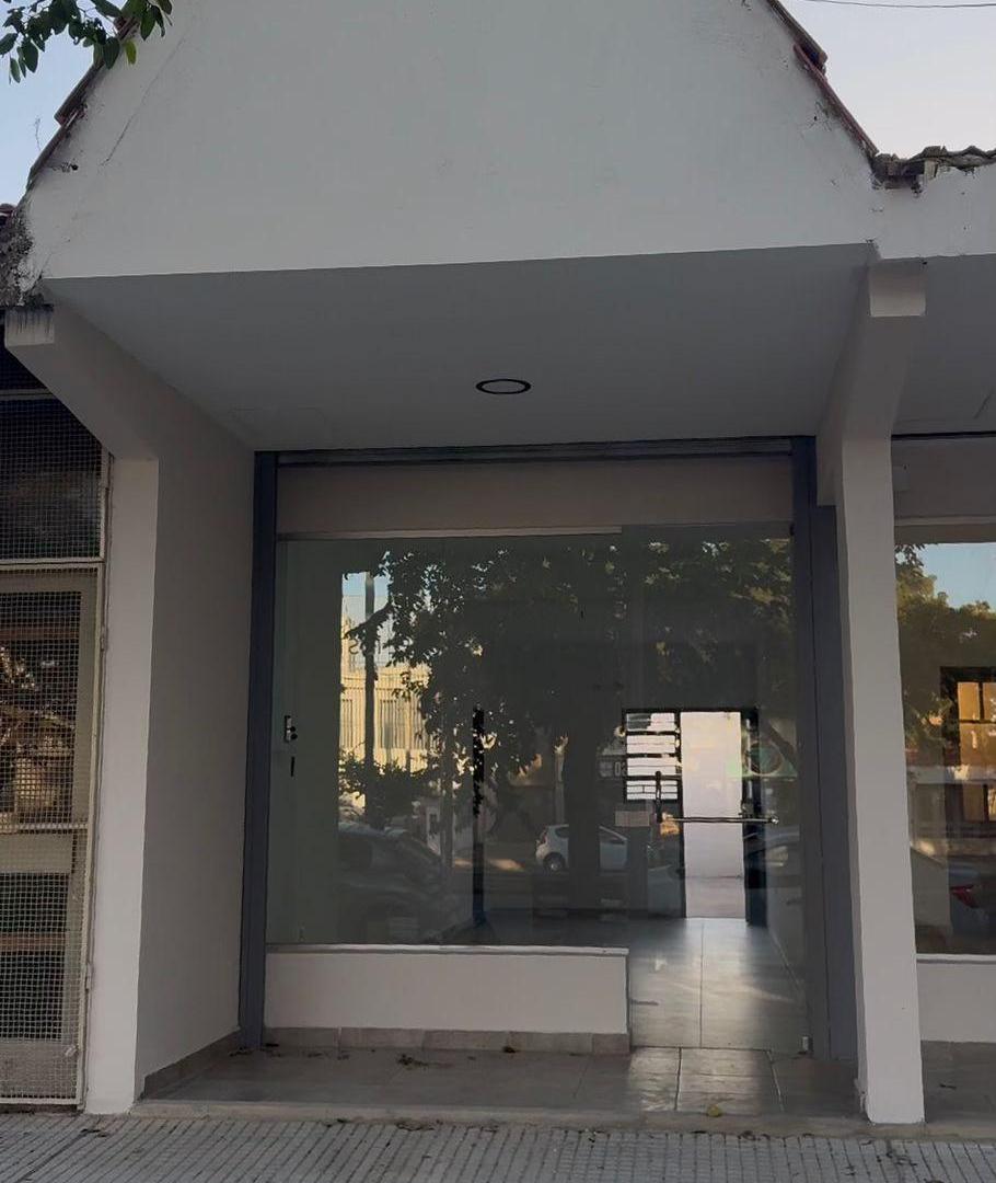 Alquilo Local Comercial – Monseñor Pablo Cabrera 4273 – 25 m² + Patio - Poeta Lugones
