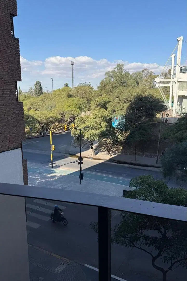 ALQUILO DEPTO 2 DORM. FRENTE PARQUE SARMIENTO - NUEVA CORDOBA 3