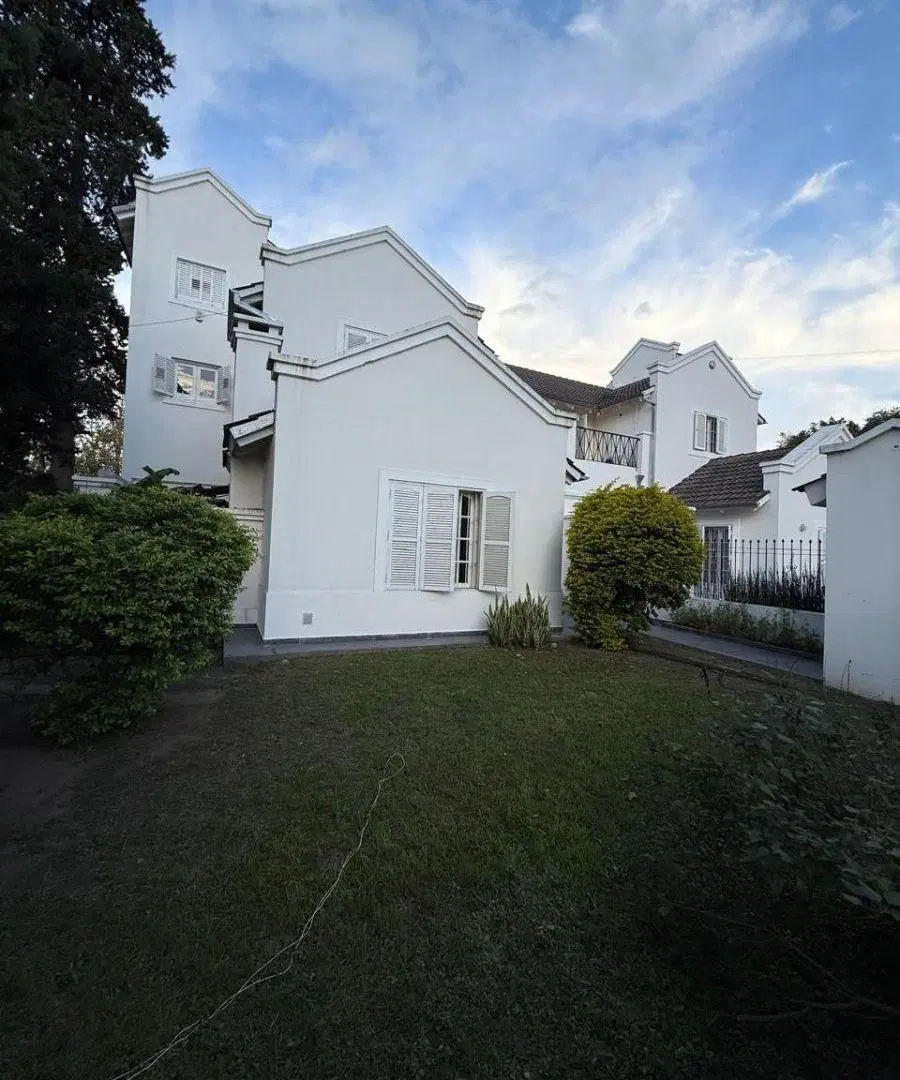 ALQUILO CASA DE 3 DORMITORIOS A 1 CUADRA DE COLEGIO ALEMAN BARRIO ARGUELLO 4