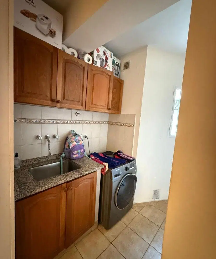 ALQUILO CASA DE 3 DORMITORIOS A 1 CUADRA DE COLEGIO ALEMAN BARRIO ARGUELLO 5