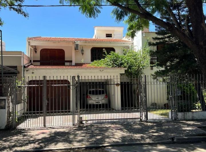 Casa de categoría en venta - Bajada del Cerro 5