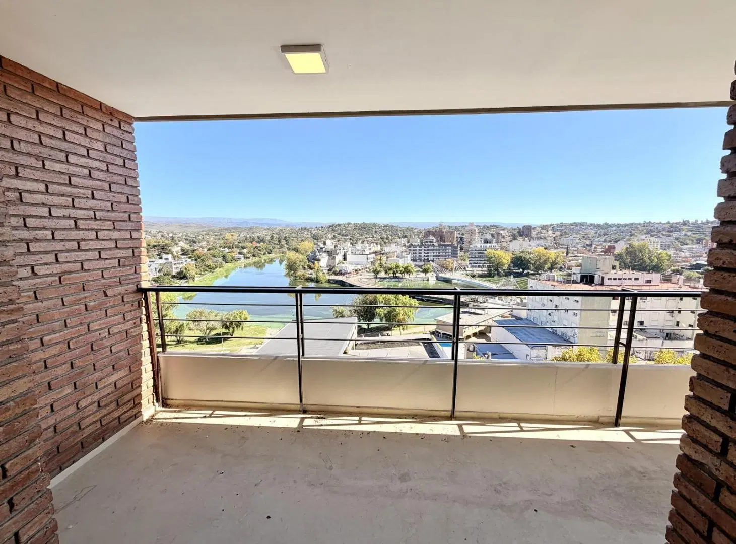 Departamento en venta - 2 dormitorios c/ cochera - ESPECTACULAR VISTA!! 3