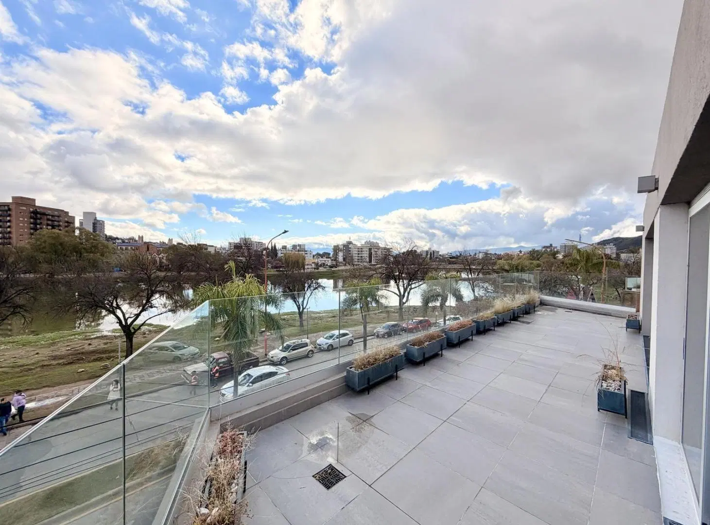 Oficina de categoria en alquiler - Terraza con vista al lago! 1