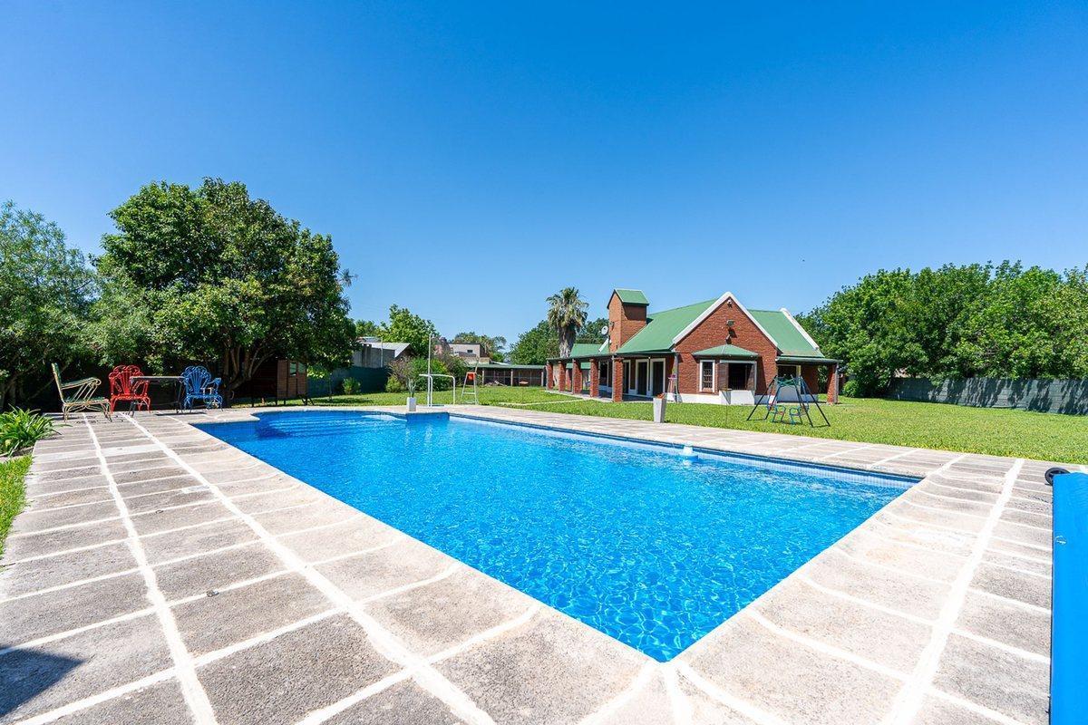 Venta Gran Quincho con Pileta, Terreno y Vestuario 3