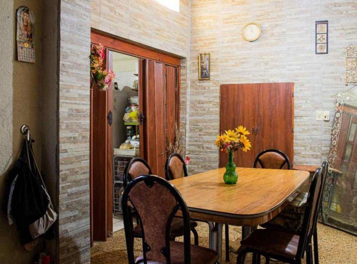 CASA DE 4 DORMITORIOS CON PATIO EN VENTA 3