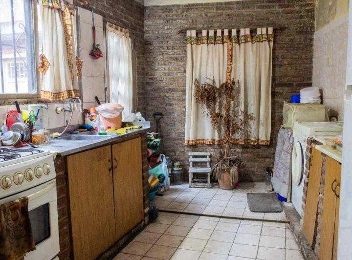 CASA DE 4 DORMITORIOS CON PATIO EN VENTA 4