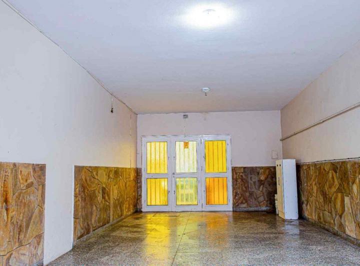 CASA EN B. ECHESORTU EN VENTA - C/COCHERAS Y PATIO 1