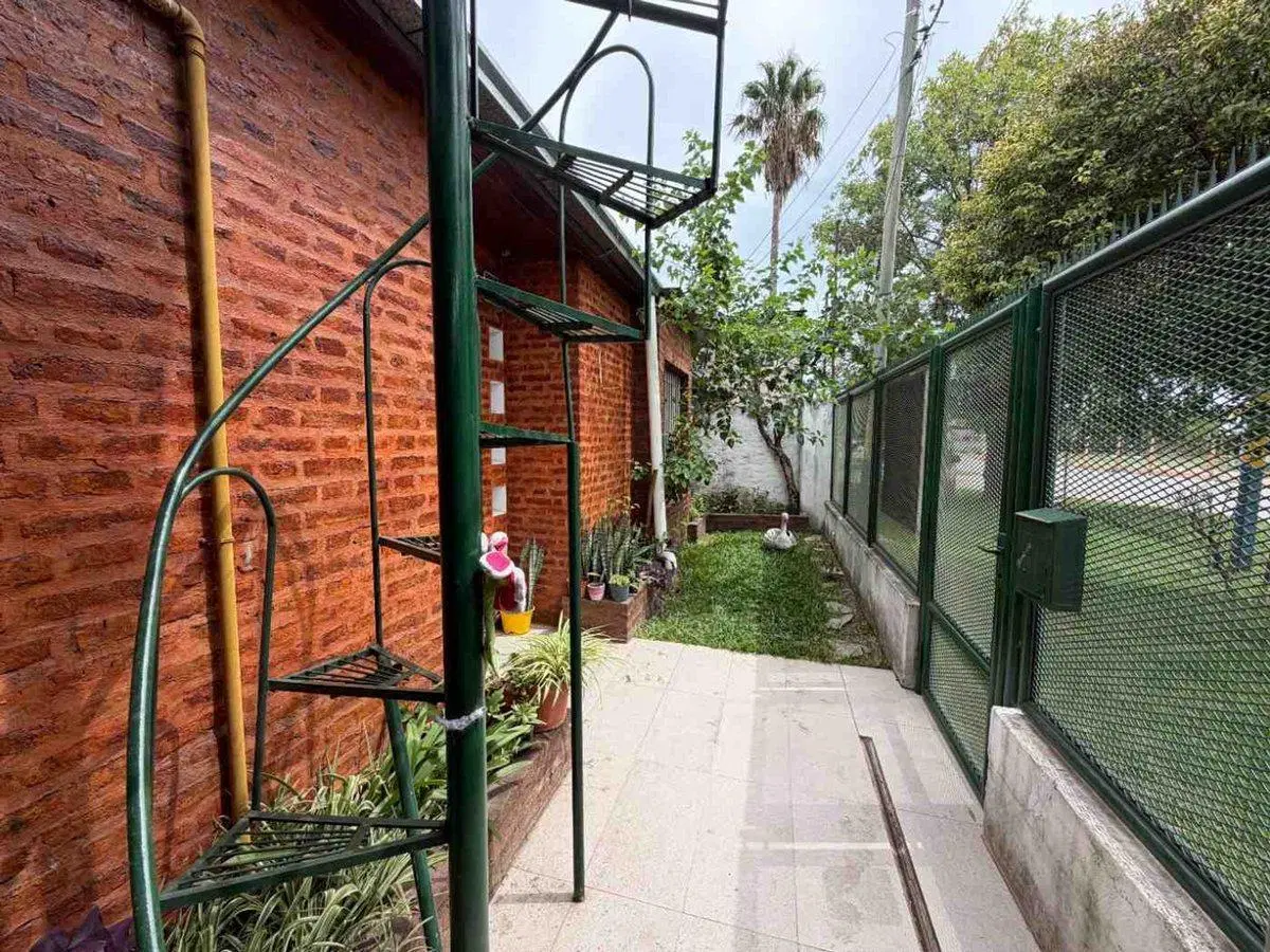 CASA EN VENTA 2 DORMITORIOS, COCHERA FISHERTON 5