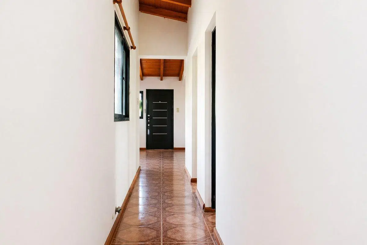 CASA DE 2 DORMITORIOS CON PILETA EN VENTA - ROLDAN 5