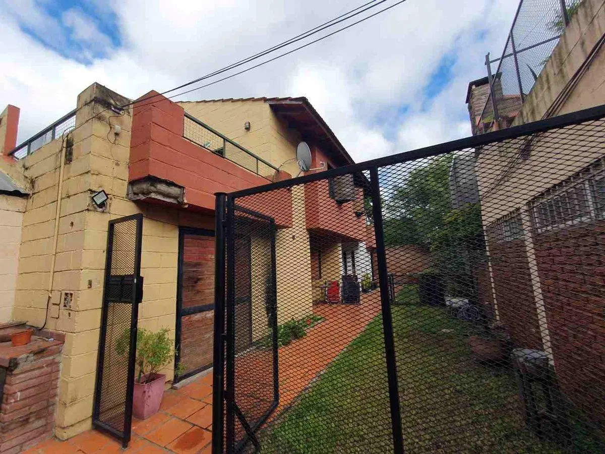 PH en venta. Apto crédito. Fisherton 5