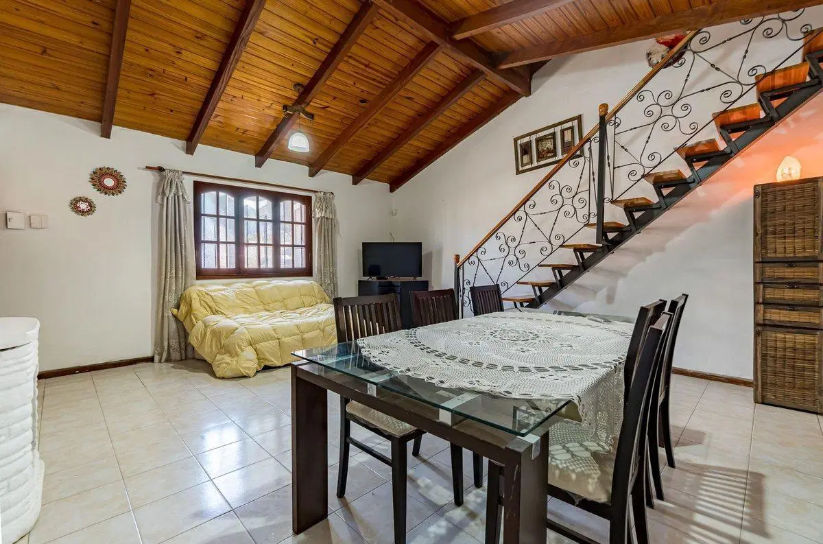 Casa de 3 dormitorios con suite, quincho y patio 4