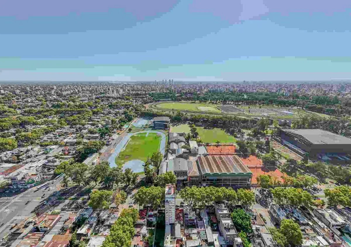 LOTE SOBRE BOULEVARD CON VISTA AL PARQUE EN VENTA 5