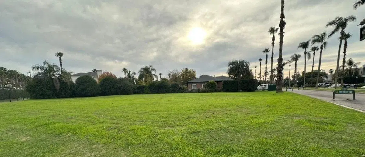 Venta Lote Esquina San Marino Funes Hills 1164 m2 2