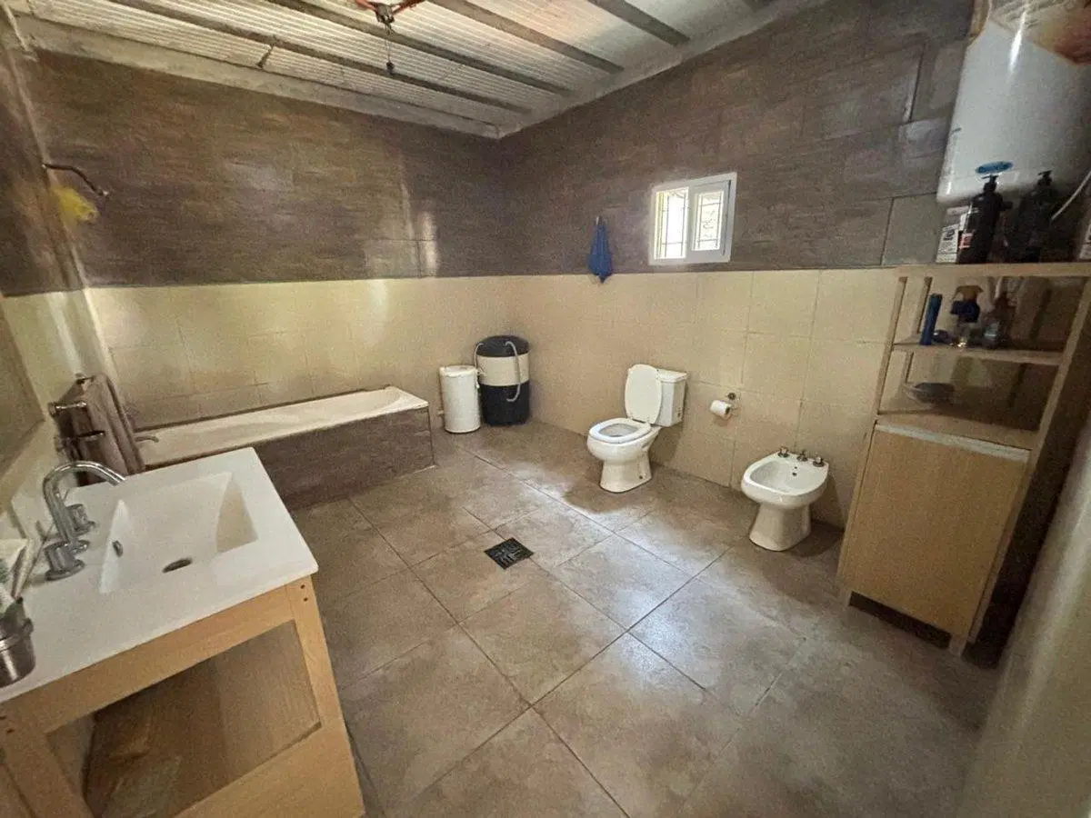 CASA 3 DORMITORIOS CON PILETA EN VENTA ROLDAN 5