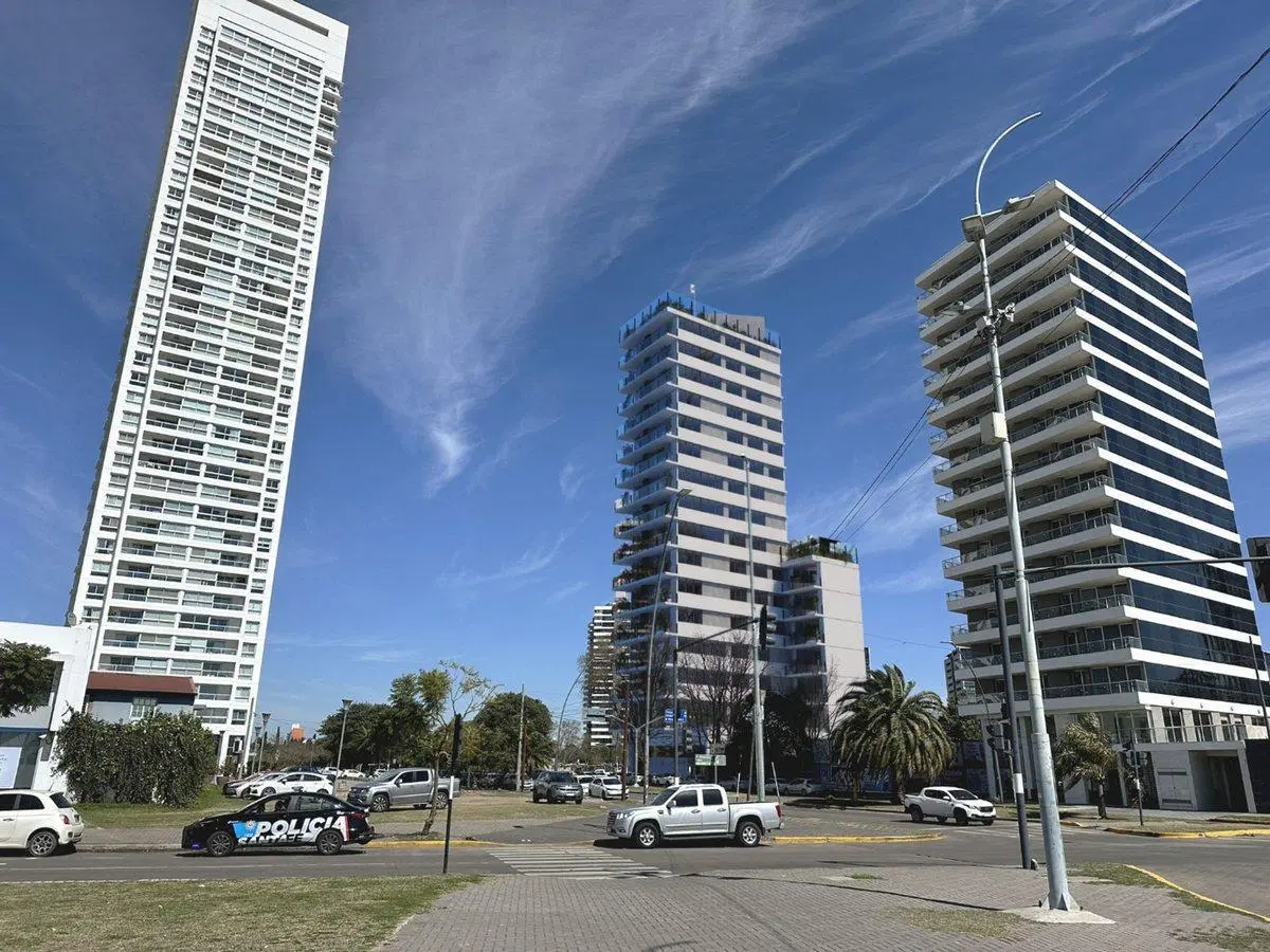 LOTE - CONSTRUCTORA EN VENTA ESQUINA FRANCIA/JUNIN 3