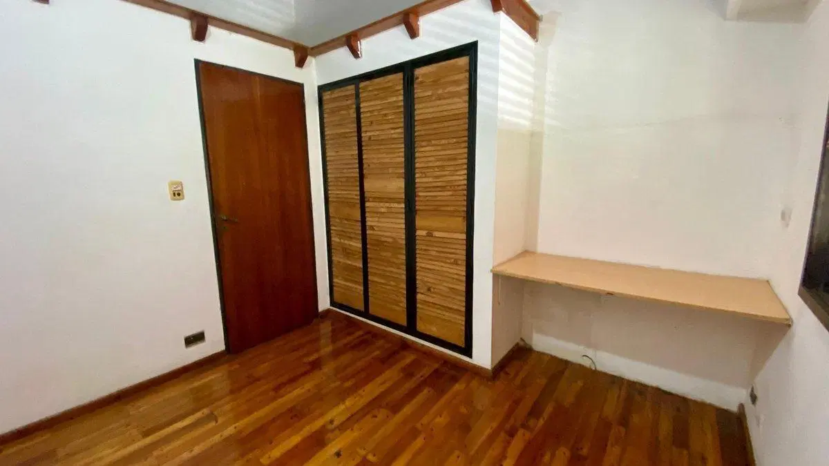 Venta Casa 2 Plantas 4 Dormitorios Cochera 4