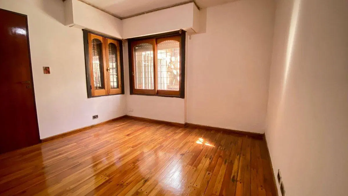 Venta Casa 2 Plantas 4 Dormitorios Cochera 3