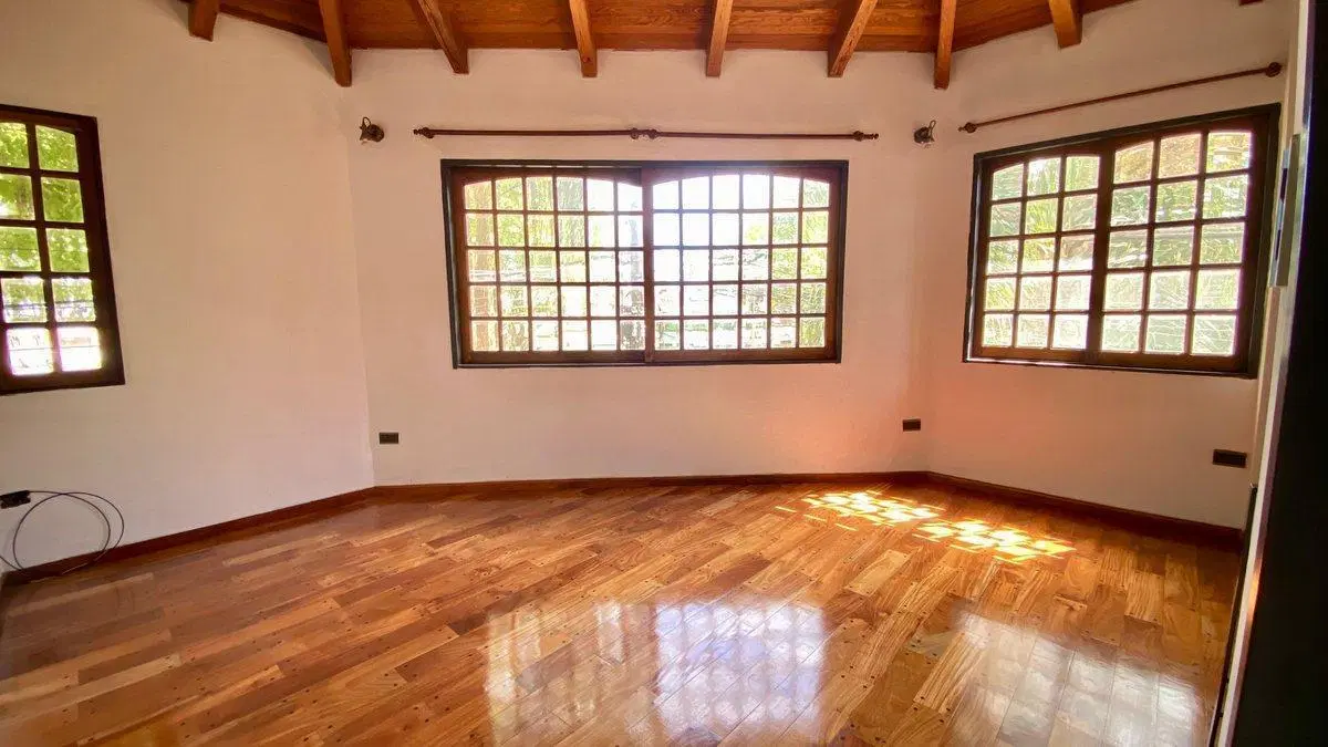Venta Casa 2 Plantas 4 Dormitorios Cochera 2