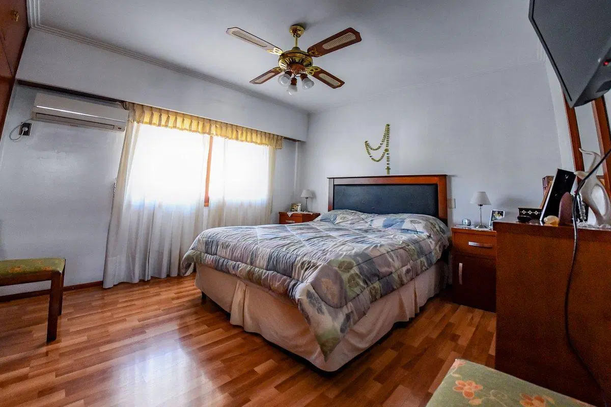 VENTA ! INCREIBLE CASA EN BARRIO AZCUENAGA ! 5