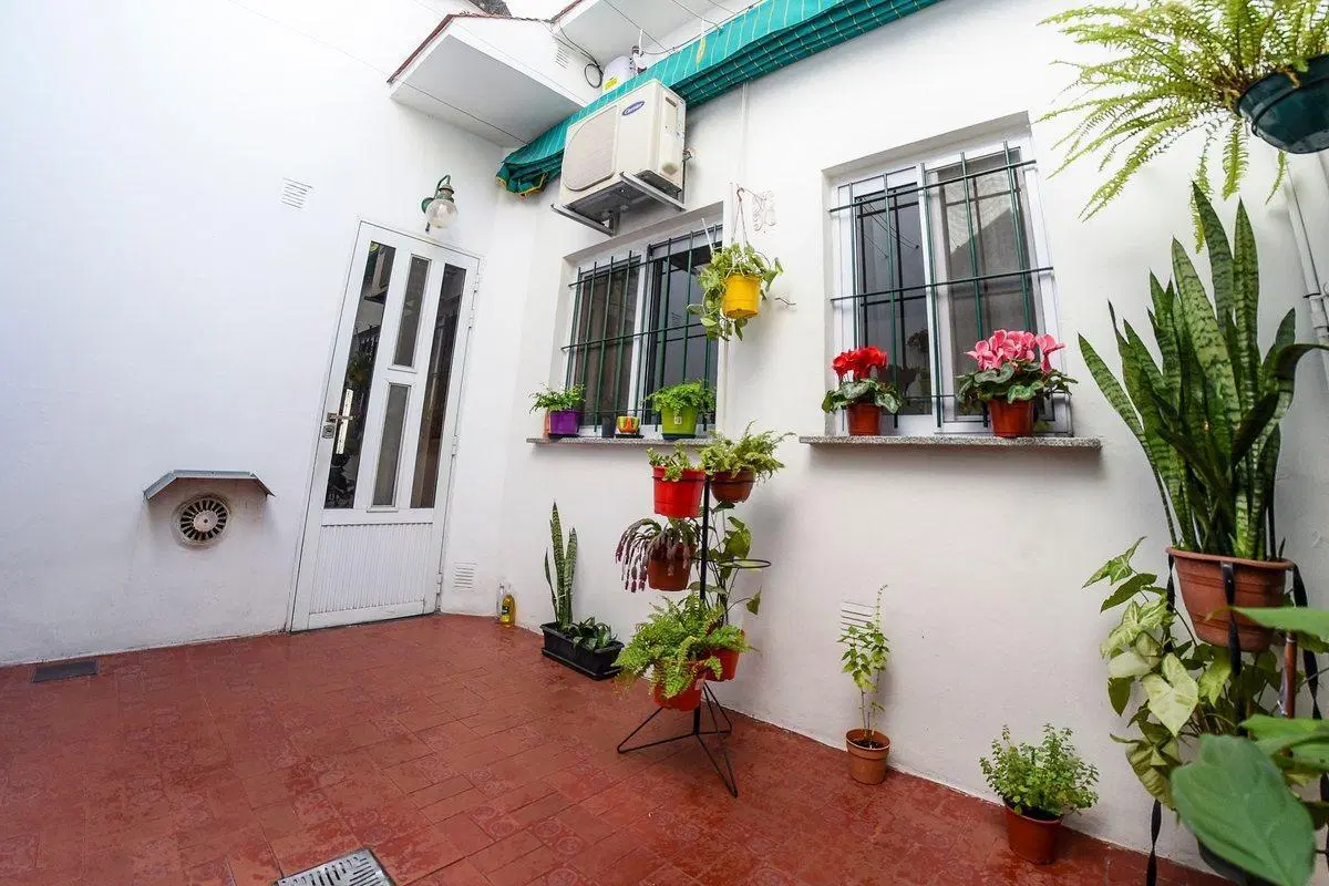 VENTA ! INCREIBLE CASA EN BARRIO AZCUENAGA ! 2