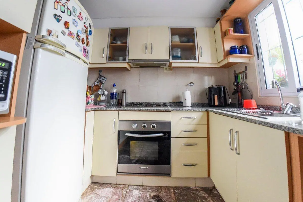 VENTA ! INCREIBLE CASA EN BARRIO AZCUENAGA ! 3