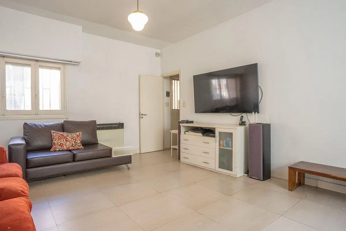VENTA CASA 3 DORMITORIOS CON COCHERA EN LOURDES 2