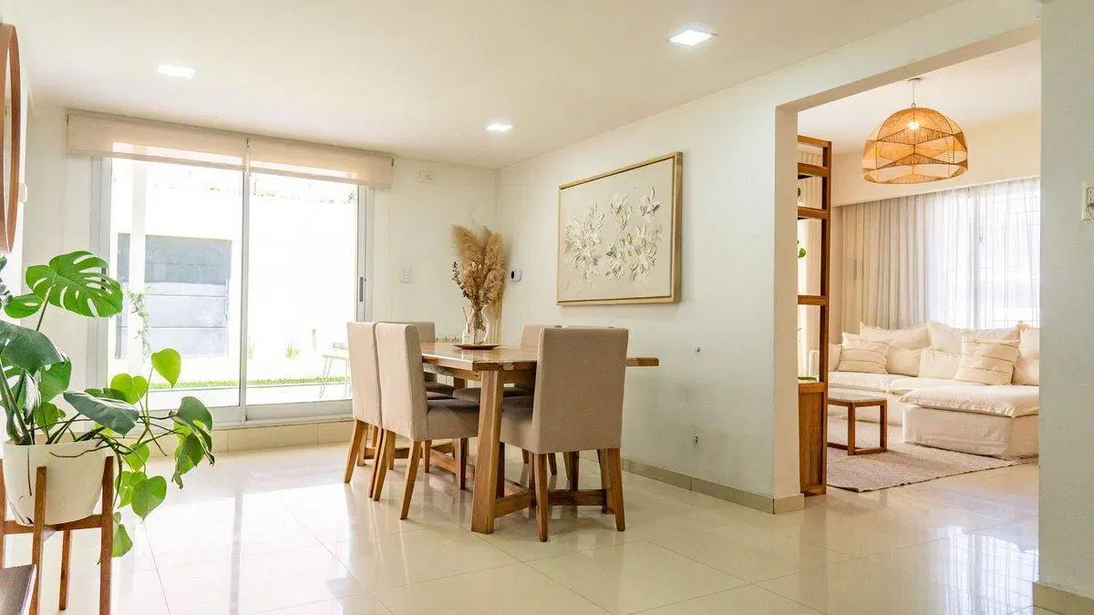 CASA DE 3 DORMITORIOS - EN VENTA - GALERIA Y JARDI 3