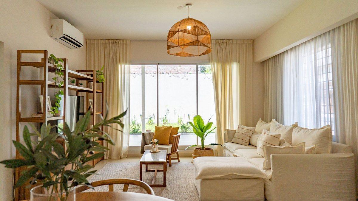 CASA DE 3 DORMITORIOS - EN VENTA - GALERIA Y JARDI